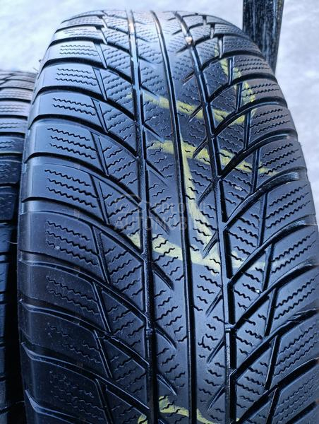 Bridgestone 215/65 R17 Zimska