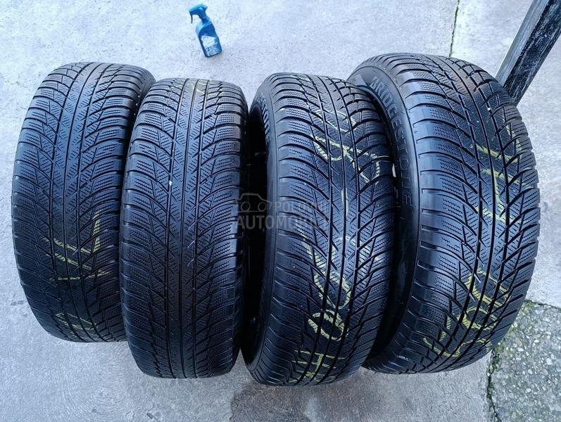 Bridgestone 215/65 R17 Zimska