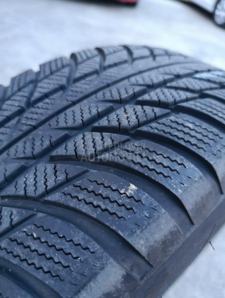Bridgestone 215/65 R17 Zimska