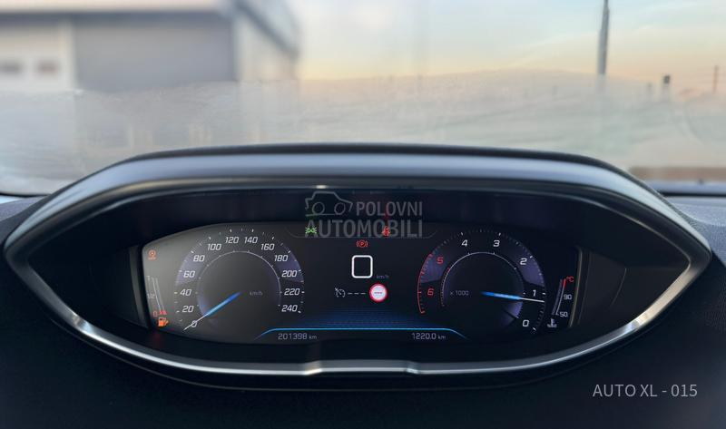 Peugeot 3008 1.6 EHDI / ALLURE