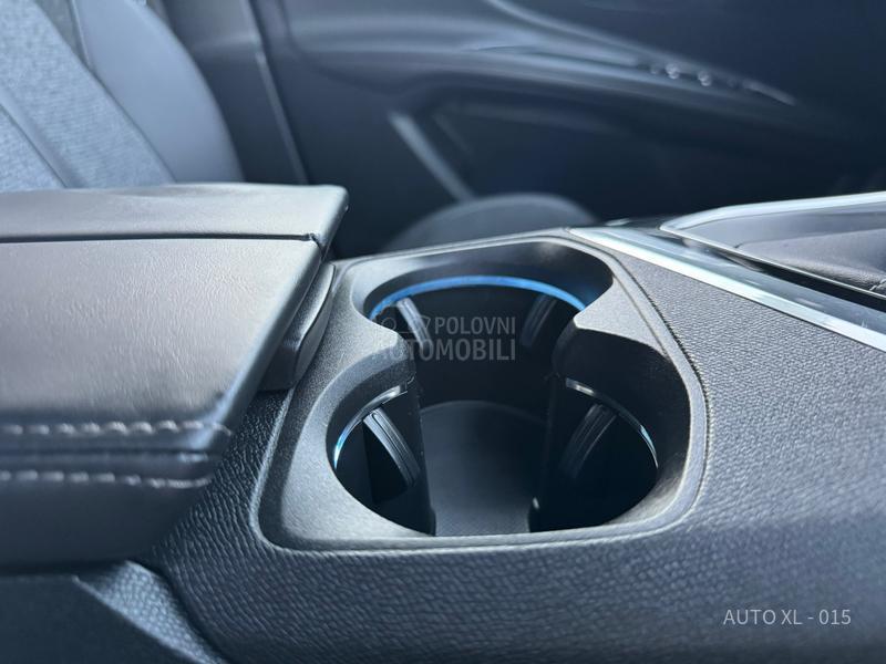 Peugeot 3008 1.6 EHDI / ALLURE