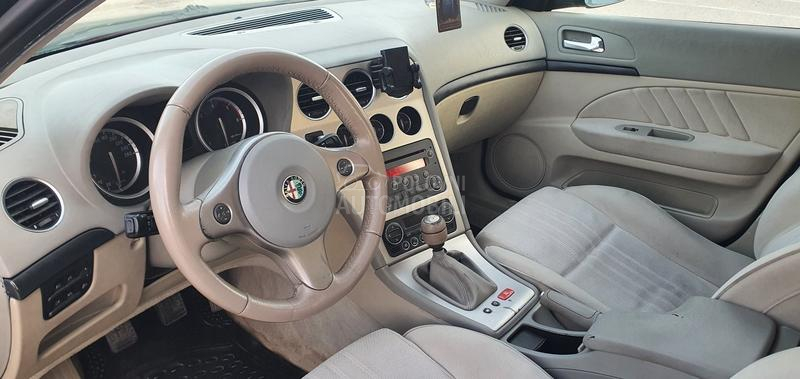 Alfa Romeo 159 // O C U V A N A