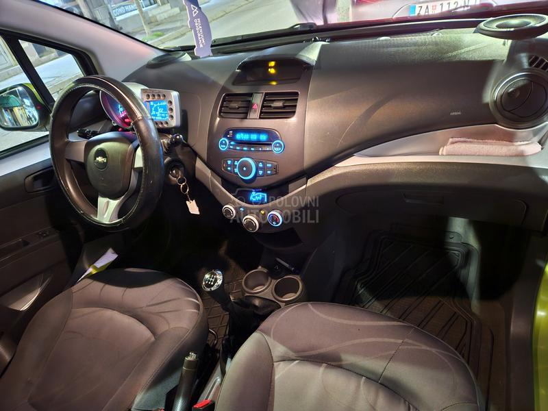 Chevrolet Spark lt