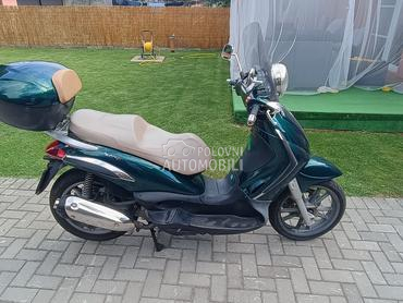 Piaggio Beverly tourer
