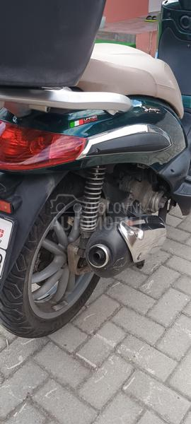 Piaggio Beverly tourer