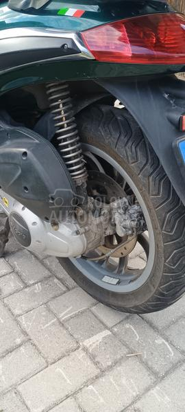 Piaggio Beverly tourer