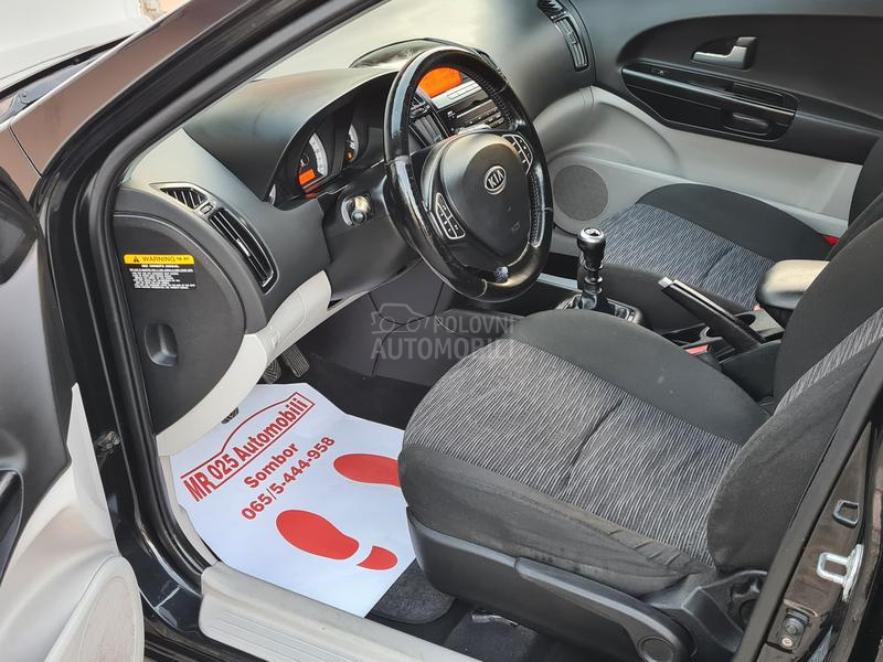 Kia cee`d 1.6 Champion