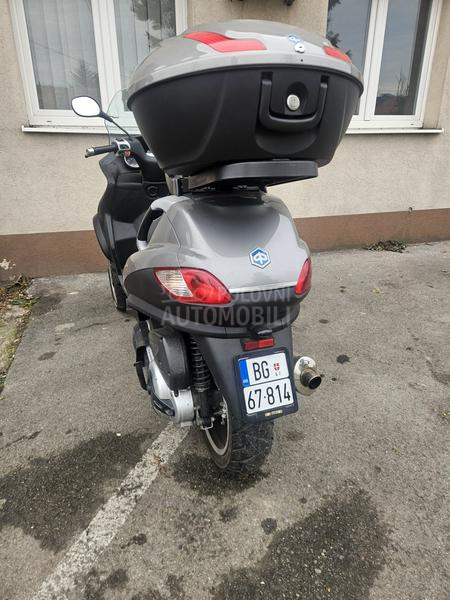 Piaggio mp3 400