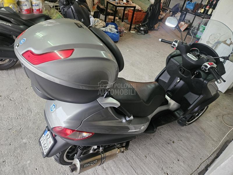 Piaggio mp3 400