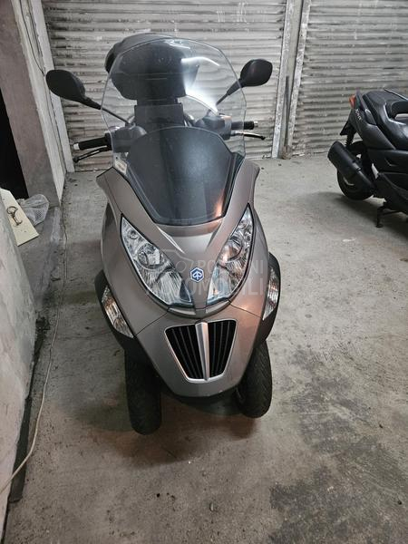 Piaggio mp3 400