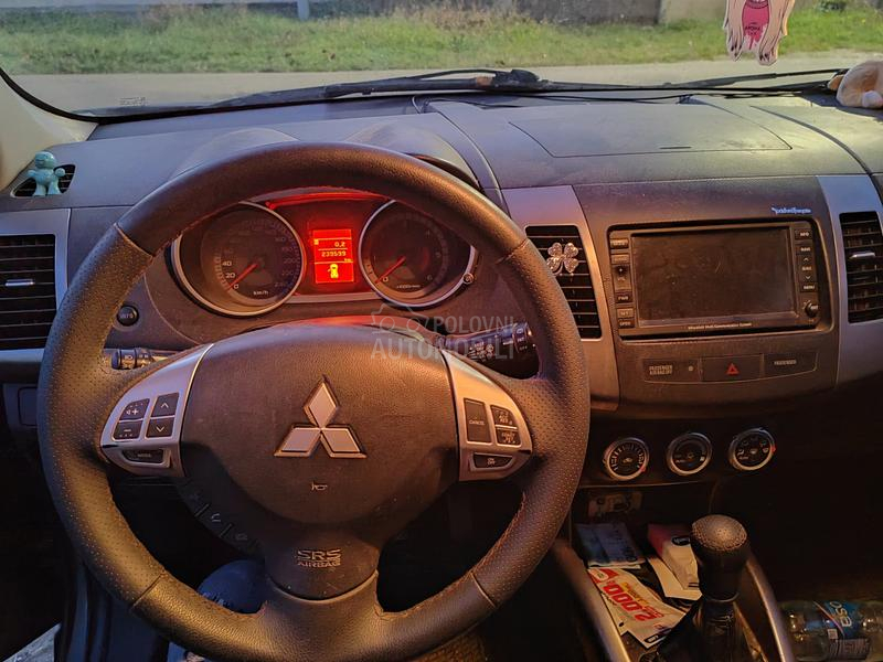 Mitsubishi Outlander outlender 2007.