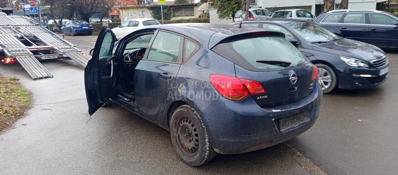Opel Astra J 
