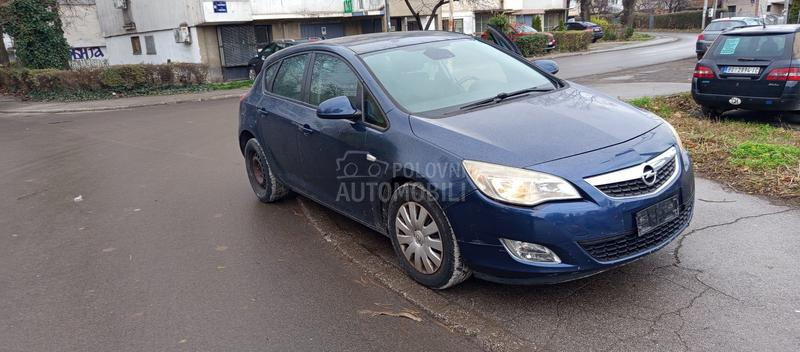 Opel Astra J 