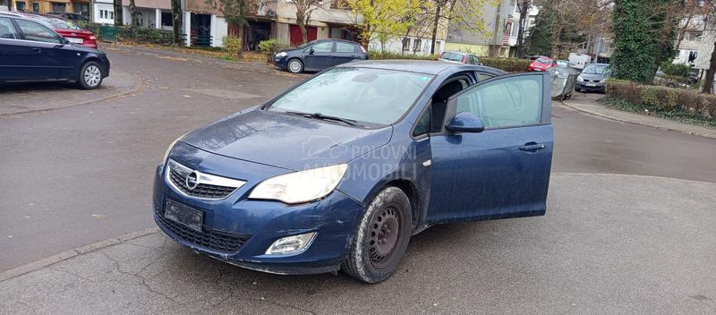 Opel Astra J 