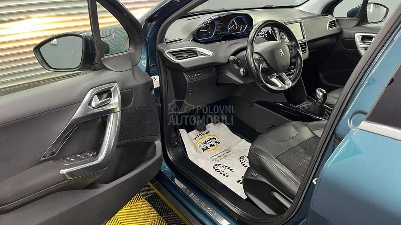 Peugeot 2008 ALLURE 1OF1