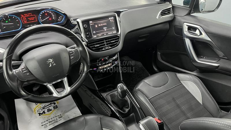 Peugeot 2008 ALLURE 1OF1