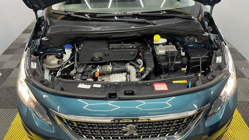 Peugeot 2008 ALLURE 1OF1