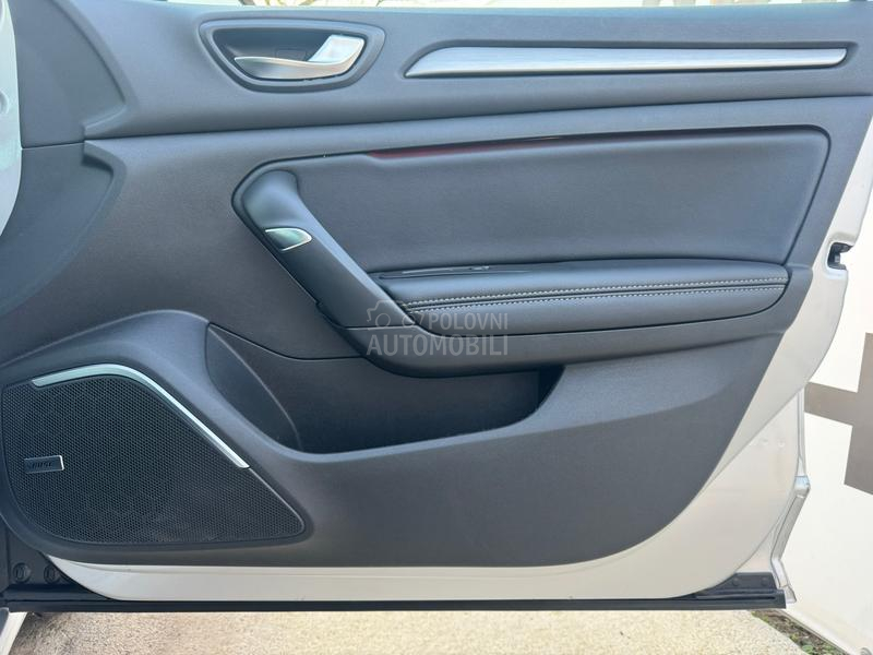 Renault Megane BOSE