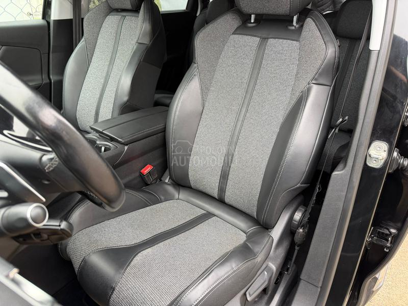 Peugeot 5008 1.6BlueHdi Allure