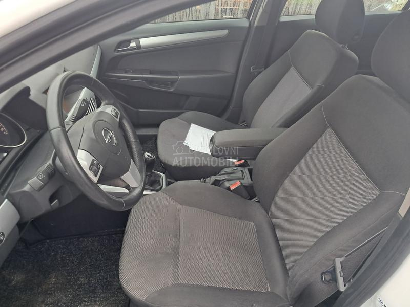 Opel Astra H 1.9jtd
