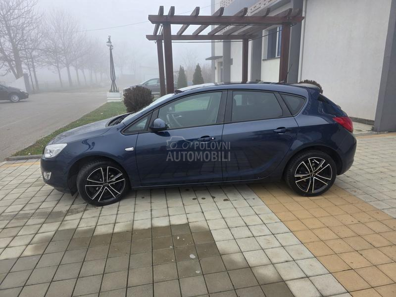 Opel Astra J 