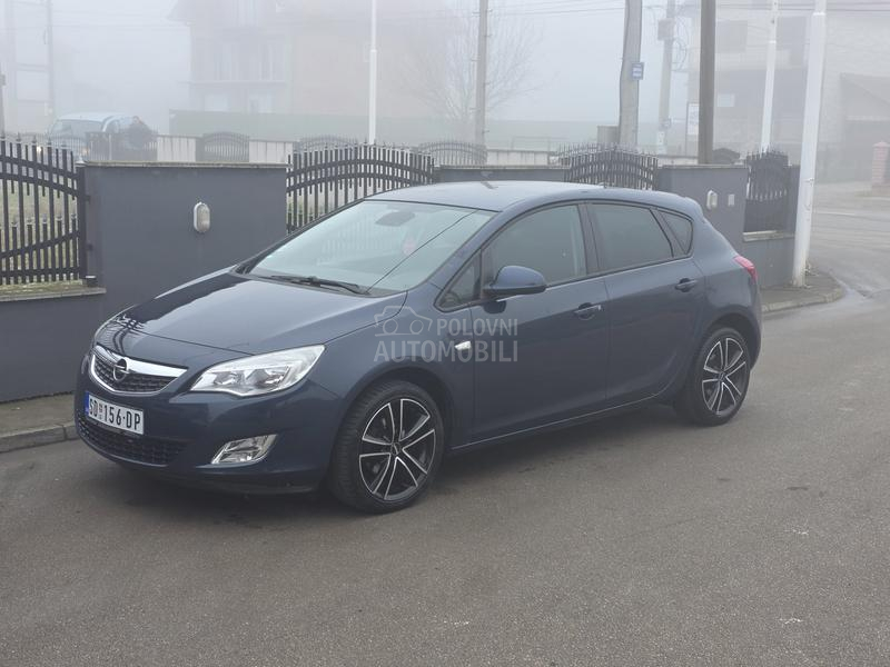 Opel Astra J 