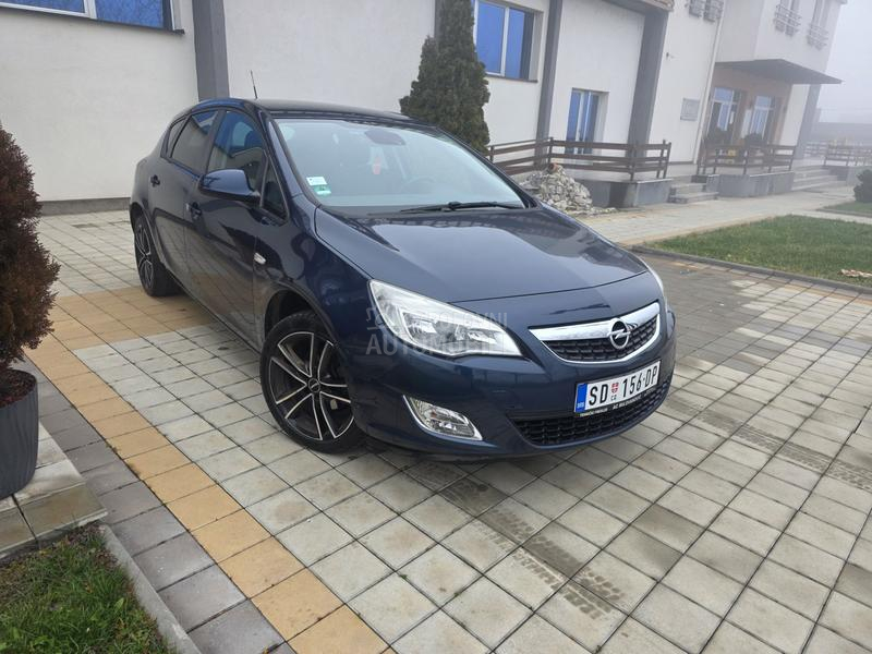 Opel Astra J 