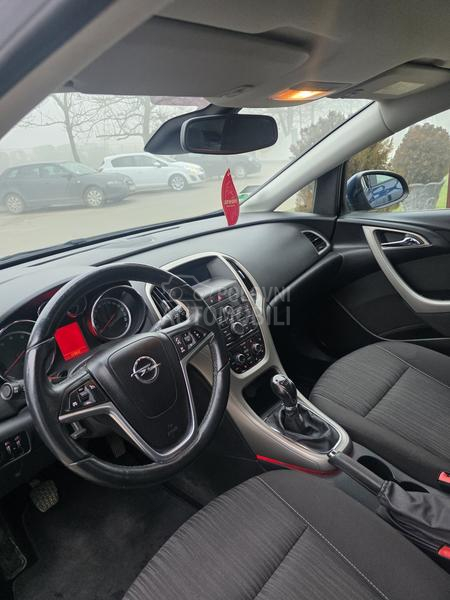Opel Astra J 