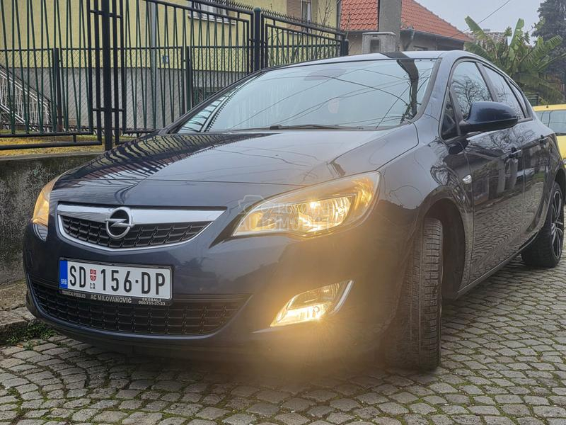 Opel Astra J 