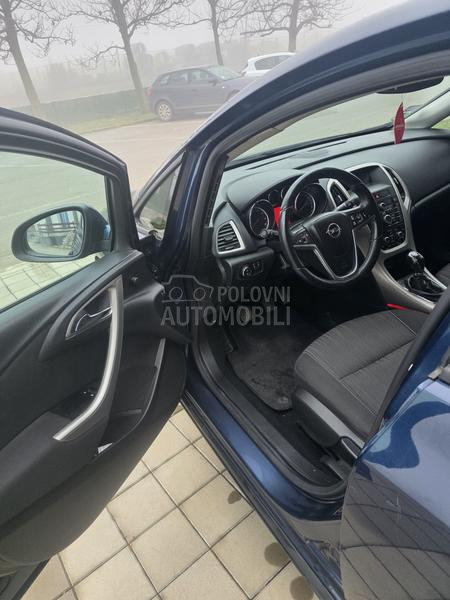 Opel Astra J 
