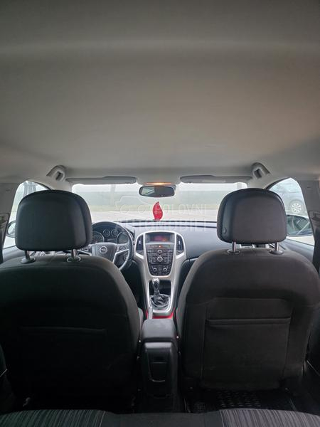 Opel Astra J 