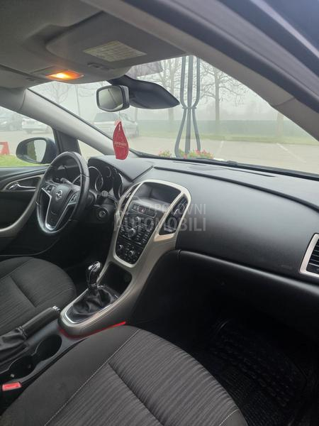 Opel Astra J 