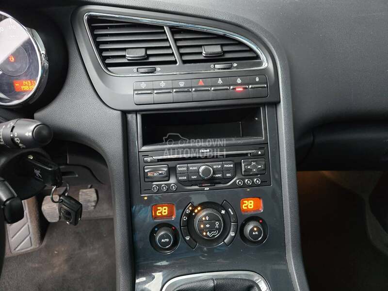 Peugeot 5008 2.0 HDI PANO