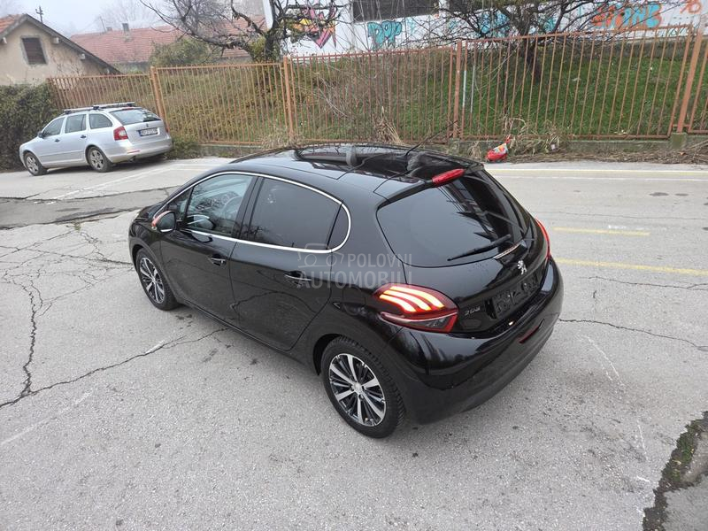 Peugeot 208 ROLAND GARROS MATIK