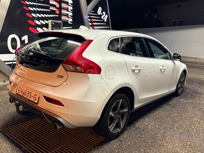 Volvo V40 r-design 2.0diz D2
