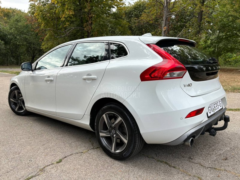 Volvo V40 r-design 2.0diz D2