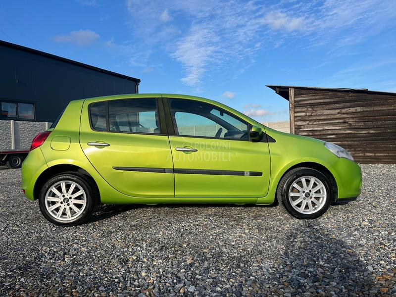 Renault Clio 1.2 16V 121. OOO k m