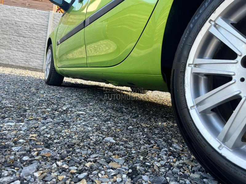 Renault Clio 1.2 16V 121. OOO k m