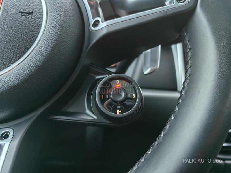 Porsche Macan AWD/AIRMATIC/21