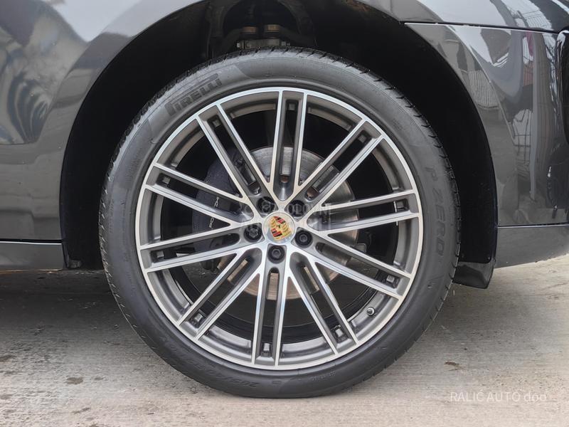 Porsche Macan AWD/AIRMATIC/21