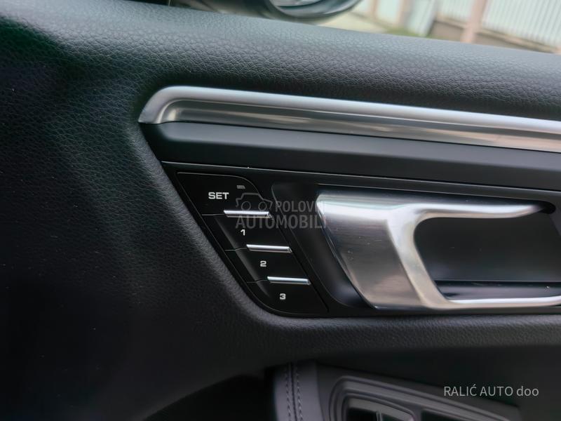 Porsche Macan AWD/AIRMATIC/21