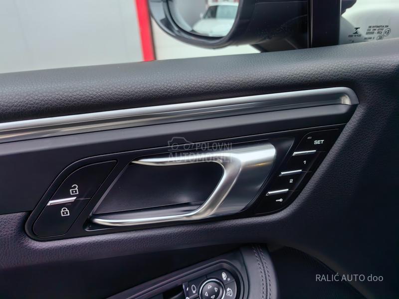 Porsche Macan AWD/AIRMATIC/21