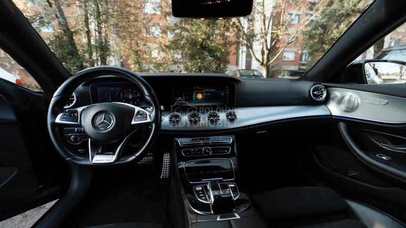 Mercedes Benz E 220 AMG