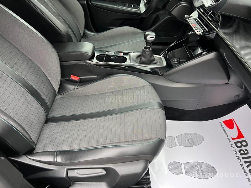 Peugeot 2008 1.5 HDI/ALLURE/NAV