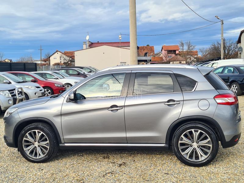 Peugeot 4008 1.6 HDI 4X4  N A V I