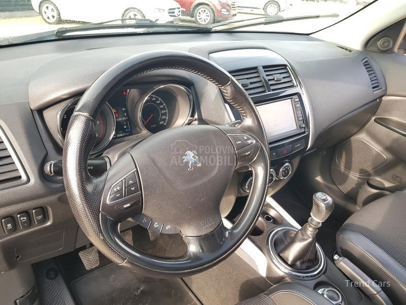 Peugeot 4008 1.6 HDI 4X4  N A V I