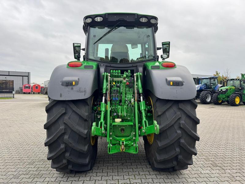 John Deere 6R 215
