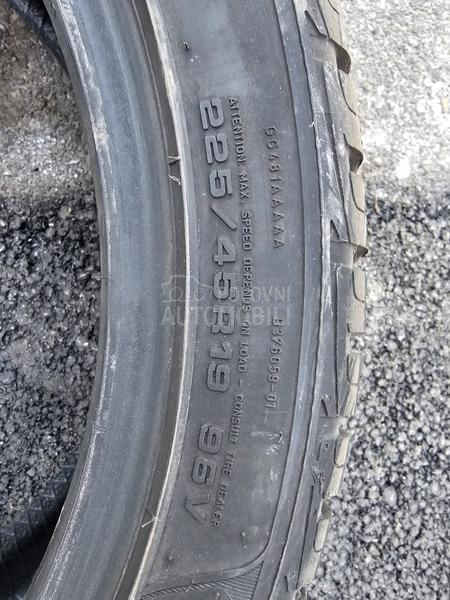 Goodyear 225/45 R19 Zimska