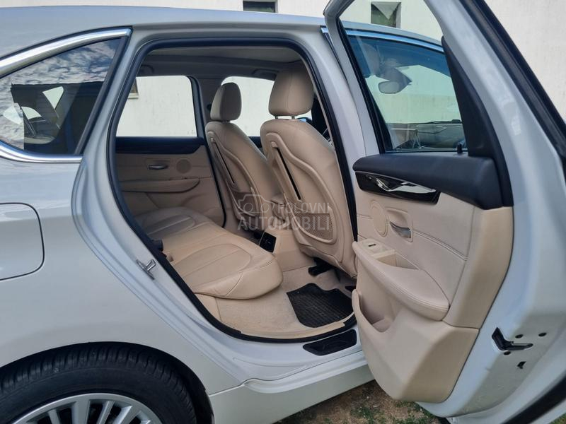 BMW 225 XE PLUG IN LUXURY