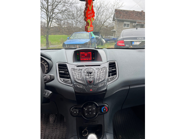 Fabrički radio za Ford Fiesta